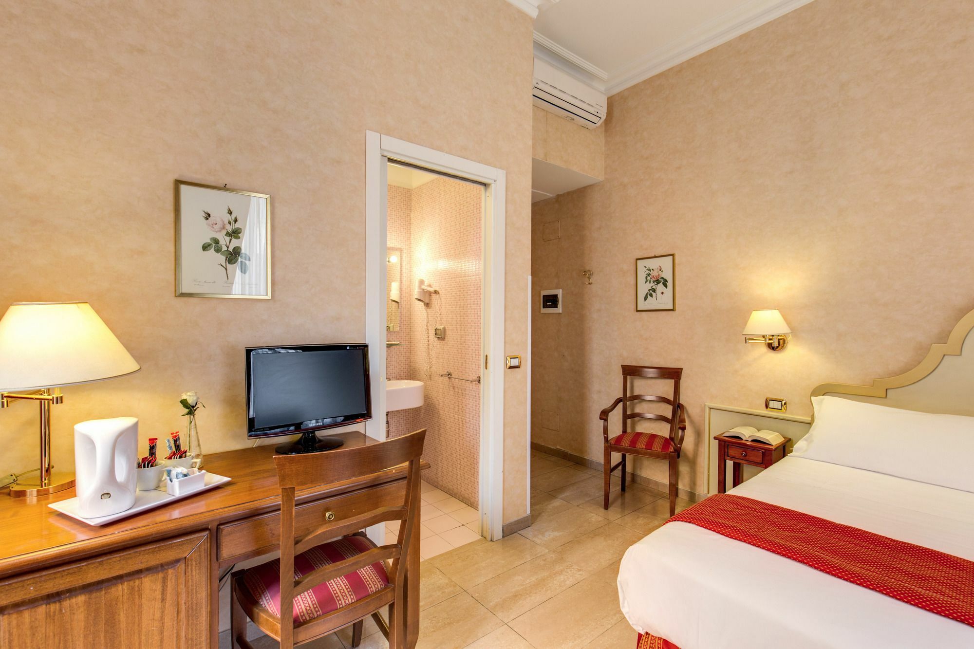 Wrh Suites Rom Exteriör bild