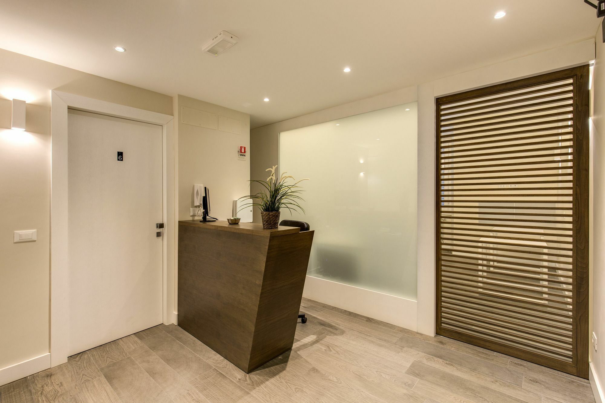 Wrh Suites Rom Exteriör bild
