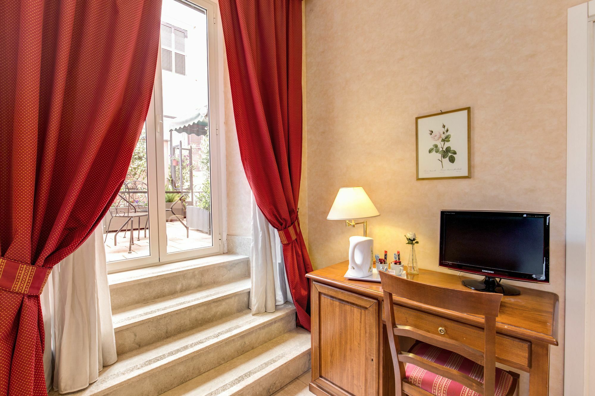 Wrh Suites Rom Exteriör bild